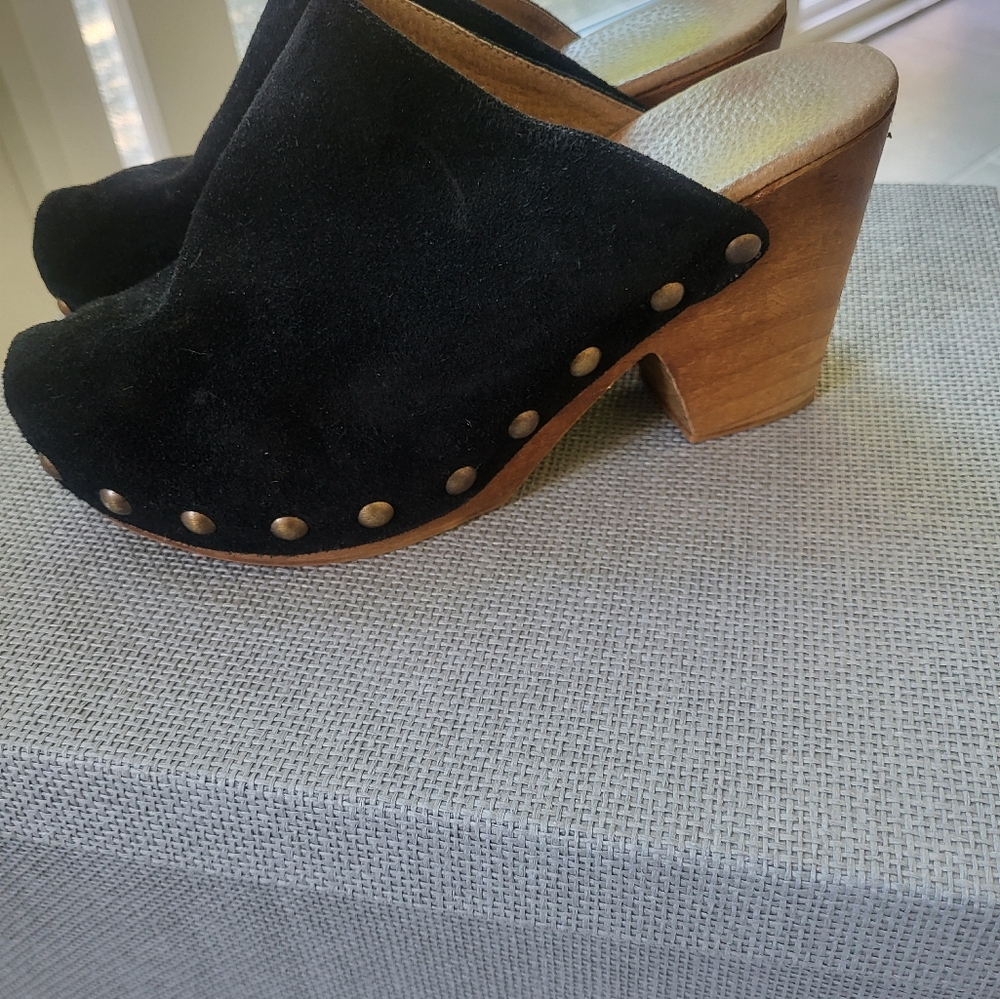 Clogs - Picture 3 of 4
